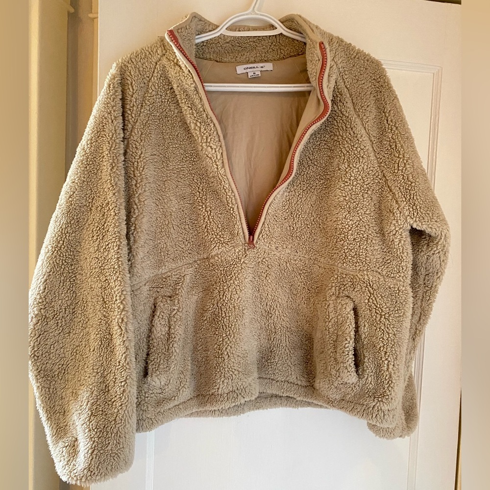 Super comfy and warm O’Neil Sherpa sweater hardly work in like new condition